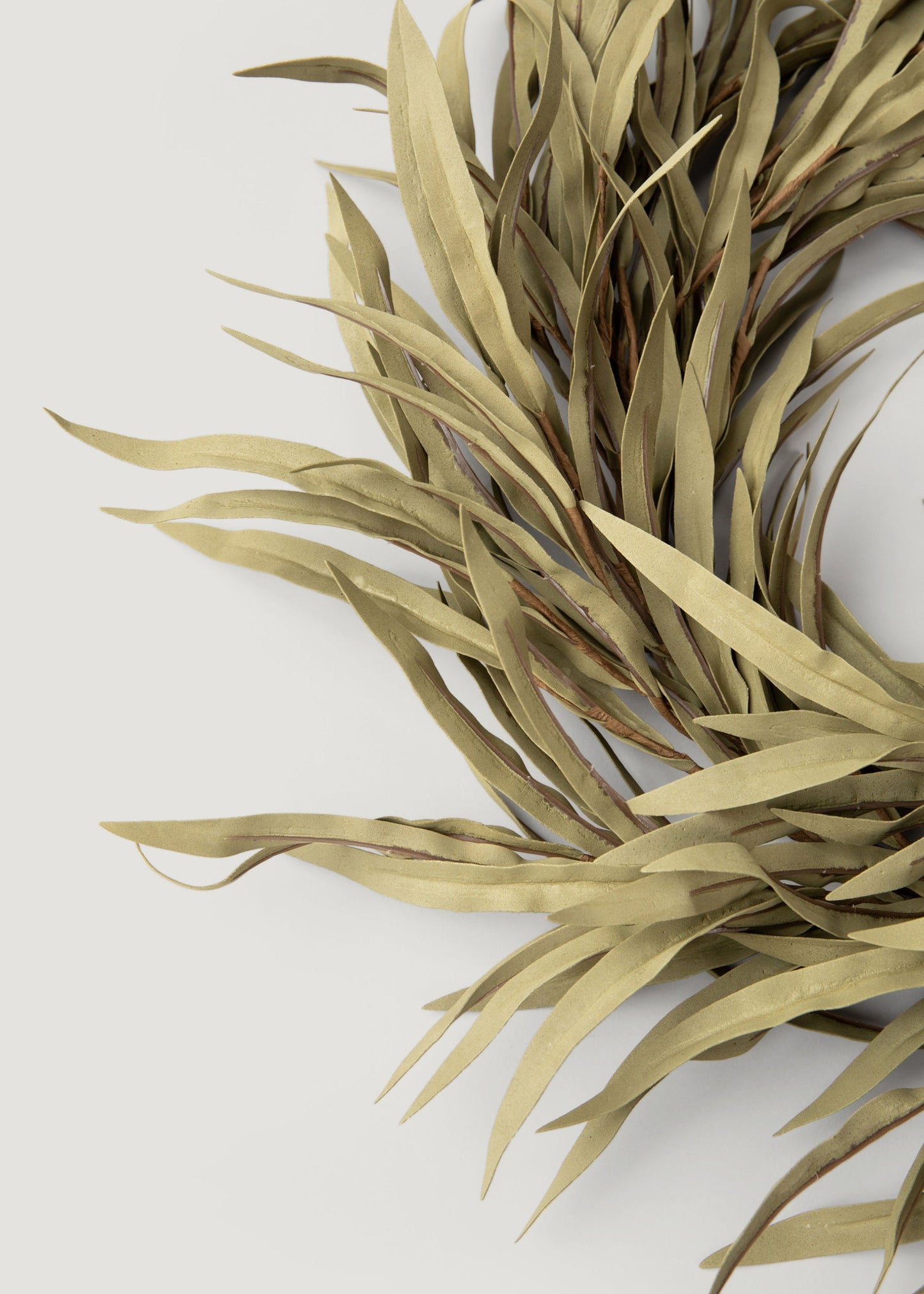 Artificial Willow Leaf Greenery Wreath - 17.5"